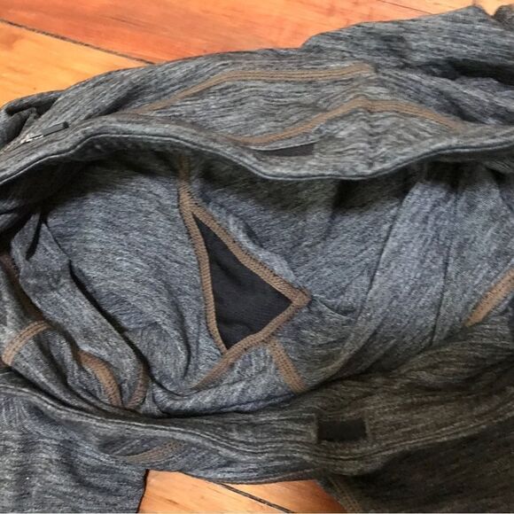 Athleta Grey Relay Capri Crop Leggings (S) - Picture 12 of 12